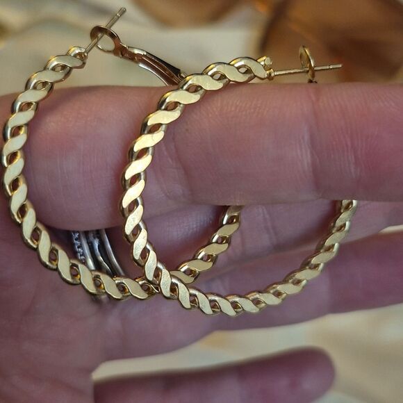 Fashion Jewelry Jewelry - 🎈2/$28🎈Elegant Gold Braided Hoop Earrings